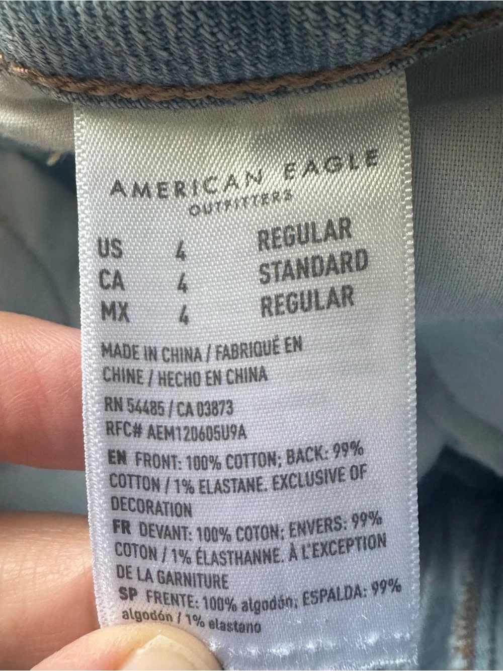 American Eagle Size 4 Lightwash Strigid Mom Jeans